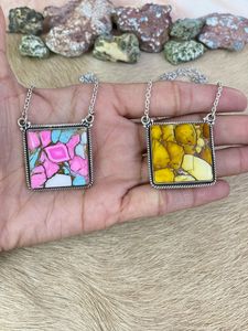 Collar de plata de ley artesanal de algodón de azúcar y miel Dalia - Product Image 3