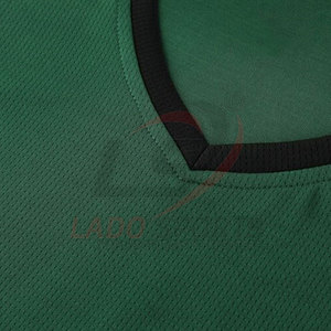 เซ็ตเสื้อบาสเก็ตบอลไซส์ XS แบบกำหนดเองชุดกีฬาระบายอากาศได้ดีพร้อมเทคนิคการพิมพ์ซับลิเมชั่นต่ำรวมถึงกางเกงขาสั้น - Product Image 3