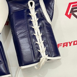 ถุงมือชกมวยหนังสีน้ำเงินขาว FLY พร้อมโลโก้ส่วนตัว สำหรับฝึกซ้อมคิกบ็อกซิ่ง มวยไทย มวยผสม - Product Image 4