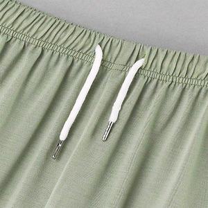 ชุดเซ็ตเสื้อฮู้ดดี้ลำลองผู้ชายแบบมีฮู้ด สีบล็อก สำหรับฤดูหนาว พร้อมกางเกงขาสั้น ผ้าคอตตอน/โพลีเอสเตอร์ 100% แห้งเร็ว รับผลิตตามแบบ OEM สีตามสั่ง - Product Image 3