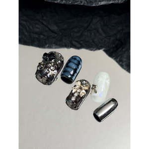 Faux ongles Baroque Noir à pression, design chic et élégant pour les passionnés de nail art - Product Image 3