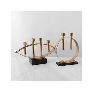 เชิงเทียนโลหะทรงเรขาคณิตสมัยใหม่ เหมาะสำหรับตกแต่งบ้านสไตล์โมเดิร์น ใช้เป็นไฟสร้างบรรยากาศบนโต๊ะและสำหรับจัดแสดง - Product Image 3