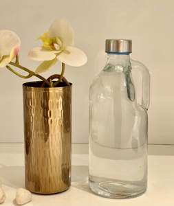 Florero artístico de metal hecho a mano con maceta con acabado de bronce antiguo para decoración de sala de estar o pasillo, declaración elegante - Product Image 1