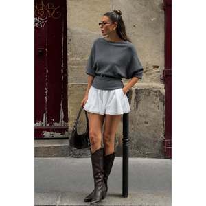 เสื้อไหมพรมคอวี แขนสั้น สีแอนทราไซต์ - Product Image 4