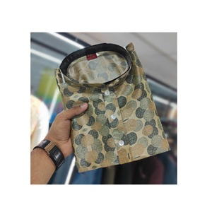 Haute sur demande Nouveau Design Menwear Marvel Imprimé Pure Soie Kurta pour Hommes Disponible au Prix de Gros de l'Exportateur Indien - Product Image 1