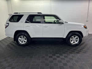 Toyota 4Runner SR5 Premium 4x4 2023 d'occasion, conduite à gauche, sièges en cuir, toit ouvrant, SUV 4 portes - Vente en gros - Product Image 2