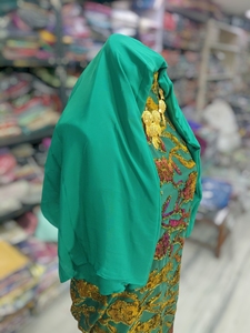 Tissu en velours vert sarcelle Maqbal Dirac avec broderie florale dorée jacquard sergé et tissage uni pour robe de mariée pour filles Garbasaar - Product Image 2