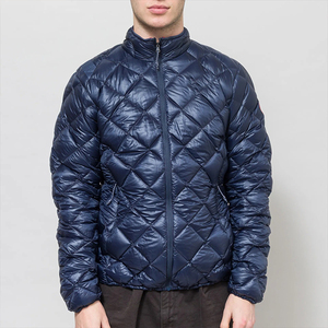 Veste en nylon matelassée à fermeture éclair ajustée pour homme avec logo personnalisé d'usine, teinte en fil, rembourrée avec du PrimaLoft, veste chaude en duvet pour homme - Product Image 4