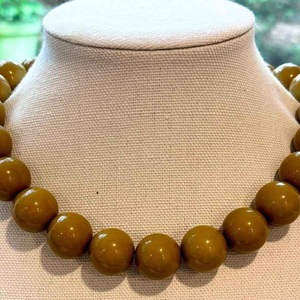 Resin Necklace Bold and <b>Eye</b> Catching Jewelry Accessory for Modern Fashion Seekers High Quality - Product Image 4