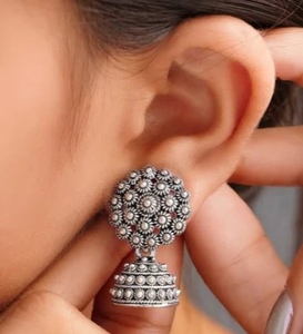 ต่างหูระย้าโบราณลายดอกไม้สุดหรูทำมือแบบอินเดียเครื่องประดับจากอัลลอยด์สำหรับงานเลี้ยงและงานแต่งงาน - Product Image 5