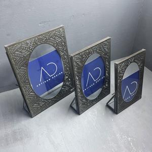 Ensemble de 3 cadres photo décoratifs de table en métal et verre avec finition noire - Product Image 4