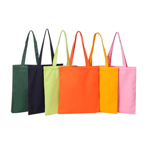 Bolsas de mano reutilizables hechas de lona de algodón personalizadas con su logotipo para un toque personalizado. - Product Image 4