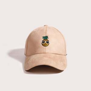 Casquette en velours 5 panneaux brodée ananas, style américain sportif et tendance, taille unique, respirante avec logo en caoutchouc - Product Image 2