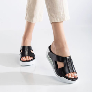 Modèle de pantoufles pour femmes à semelle orthopédique supérieure à motifs - Product Image 1