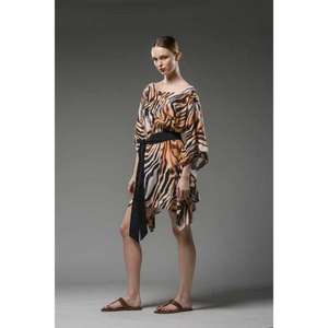 Robe kaftan pour femmes à imprimé animal avec ceinture, imprimé tigre, kaftan court, coupe ample, tenue de plage et de villégiature - Product Image 2