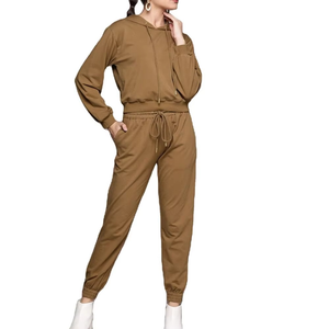 Survêtement d'hiver léger pour femmes de haute qualité, haut à capuche avec technique de strass et logo personnalisé - Product Image 1