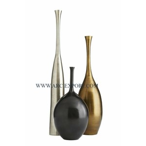 Vases à fleurs en laiton en métal enduit de poudre blanche Vases et pots à fleurs de salon de différentes tailles en métal de qualité supérieure à vendre - Product Image 2