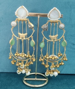 Boucles d'oreilles longues en pierre de Moti et de Monalisa pour femmes, idéales pour les mariages, les occasions festives, les tenues de soirée, qualité supérieure - Product Image 1