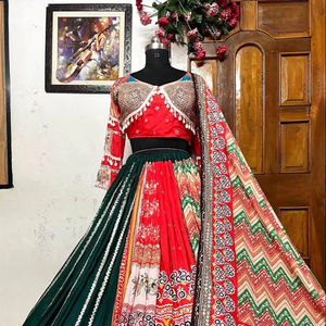 El último diseñador Navratri Muselina especial Algodón Impreso y espejo real Trabajo Lienzo Patta Lehenga Choli con Dupatta Full Stitch - Product Image 1