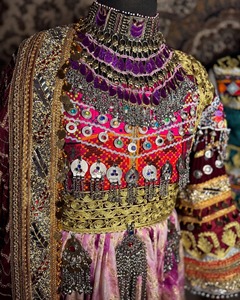 Tenue de mariage traditionnelle pashtun, vintage, ethnique, pour couple, longueur au sol, motif floral, faite à la main, personnalisable, du Pakistan - Product Image 4