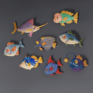 Patch brodé coloré de poissons marins pour sacs et vêtements - Product Image 1