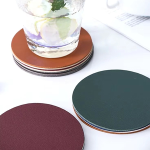 Posavasos de cuero de grano suave con tacto resistente y tacto hecho a mano, diseñados para uso diario en casa o en el trabajo - Product Image 1