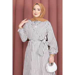 Vestido Hijab con Rayas Blancas y Lazos Laterales, Tela Crepé con Cintura Natural - Product Image 2