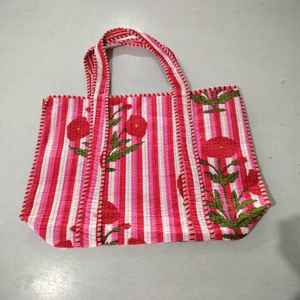 Sac de week-end de luxe fait main de qualité supérieure avec imprimé floral unique, sac fourre-tout matelassé en coton imprimé, grande capacité, durable, excellent prix - Product Image 1