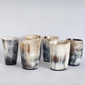Verre à boire en corne naturelle sur le thème des Vikings |   Gobelet en corne artisanal - Product Image 2