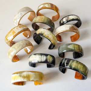 Joyería de Cuerno de Búfalo Personalizada, Brazalete Hecho a Mano con Cuero Natural para Minoristas - Product Image 2
