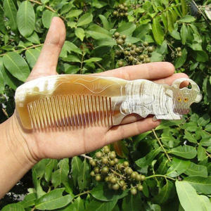 Peigne en corne artisanal avec logo personnalisé, matériau en corne de buffle de qualité supérieure pour le branding et les cadeaux d'entreprise - Product Image 6