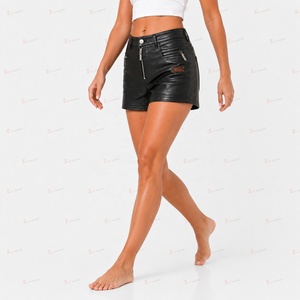 Shorts en cuir PU noir taille haute avec fermeture éclair avant et poches latérales, style motard pour femme - Product Image 4