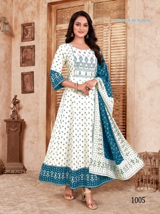 Rayón Kurtis con estampado de lámina multicolor de alta calidad con Dupatta para mujer disponible a precio mayorista - Product Image 5