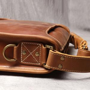 Bolso Bandolera Unisex Grande de Cuero Genuino Hecho a Mano con Diseño Original OEM ODM, Bolso Cruzado de Cuero Crazy Horse - Product Image 3