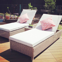 Chaise longue individuelle en aluminium avec coussin imperméable pour une relaxation maximale, design moderne pour l'ameublement extérieur et l'utilisation hôtelière