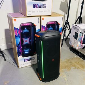 Nuevo Party Box 710 portátil con Bluetooth resistente al agua, color negro, de venta rápida. - Product Image 1