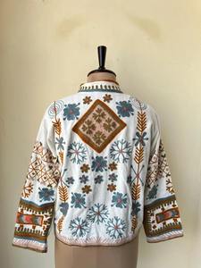 Chaqueta Suzani, Abrigo Boho de Invierno, Chaqueta con Arte Floral Blanco, Abrigo Bordado Moderno, Regalo Festivo de Navidad, Ropa Exterior Informal para Combinar - Product Image 4