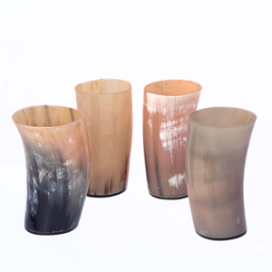 Verre à shot en corne de buffle pour événements festifs - Vaisselle artisanale écologique classique pour bière/vin, multicolore naturel - Product Image 1