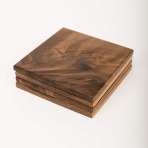 Ensemble de dessous-de-verre en bois conçu pour maintenir les tasses, les verres et les mugs en sécurité sur les surfaces planes - Product Image 4