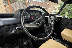 Mercedes-Benz 240GD d'occasion de 1985 en excellent état, prêt à être expédié - Product Image 2