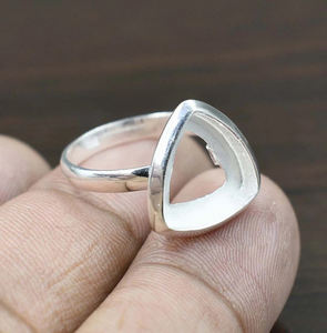 Triángulo 7-30MM Collet Cup Bisel Componente en blanco Plata de Ley 925 Bisel liso Chapado en oro Trillion Shape Finding Jewelry Ring - Product Image 2