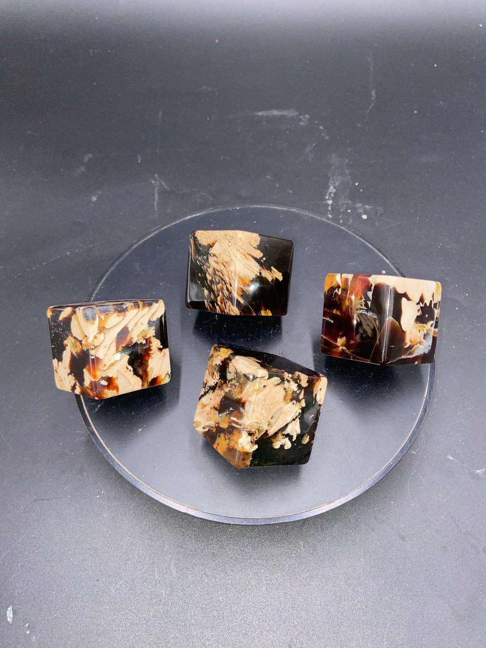 สีน้ำตาล