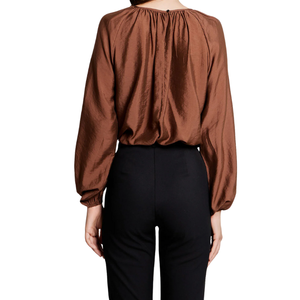 Camisa elegante para mujer Vietnam OEM ODM Ropa de moda lavable sostenible Ajuste personalizado Colección de ropa de diseñador Exportación - Product Image 4