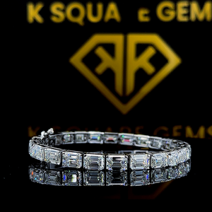 Embrassez la sophistication avec un bracelet hip hop pour femme avec des diamants Moissanite taille émeraude en argent sterling 925 - Product Image 1