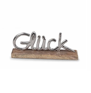 Lettres de l'alphabet de Noël traditionnelles en aluminium et en bois pour des thèmes de vacances rouges et verts et une décoration classique - Product Image 4