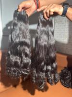 Extensions de cheveux humains vierges Remy indiens, non traités, bouclés et volumineux, tissages à double trame, double densité aux pointes, 100% naturels
