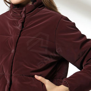 Veste universitaire en satin imprimé personnalisé d'usine OEM pour femmes manteau à bulles rembourré en peau de mouton respirant veste d'hiver bouffante brillante - Product Image 5