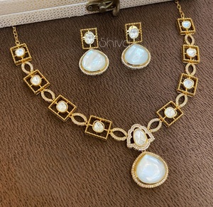 Conjunto de collar con aspecto de piedra chapada en oro Kundan fino de alta calidad de diseñador, pendientes para mujer, joyería de diseñador para ropa de boda - Product Image 4