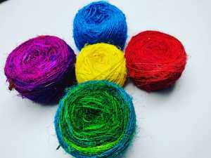 Hilo de Seda Sari Reciclado 100% Ecológico Hecho a Mano, Sin Teñir, Crudo, para Tejer, Bordar, Decoración, Joyería, Arte y Tufting - Product Image 6