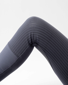 Culottes d'équitation de haute qualité pour femmes, fabriquées en tissu extensible doux, ajustement confortable et panneau antidérapant durable pour de longues heures de cavalier - Product Image 5